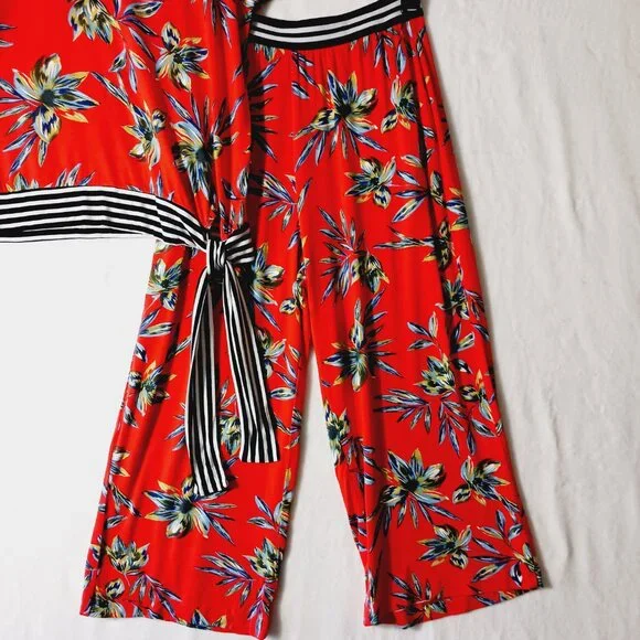 Lascana Capri's & Top Set Size 6 Red Floral Print Wide Leg Capris. Short Sleeve - Picture 3 of 16
